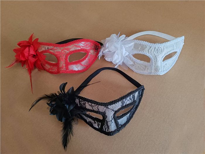 LACE MASK WITH FLOWER