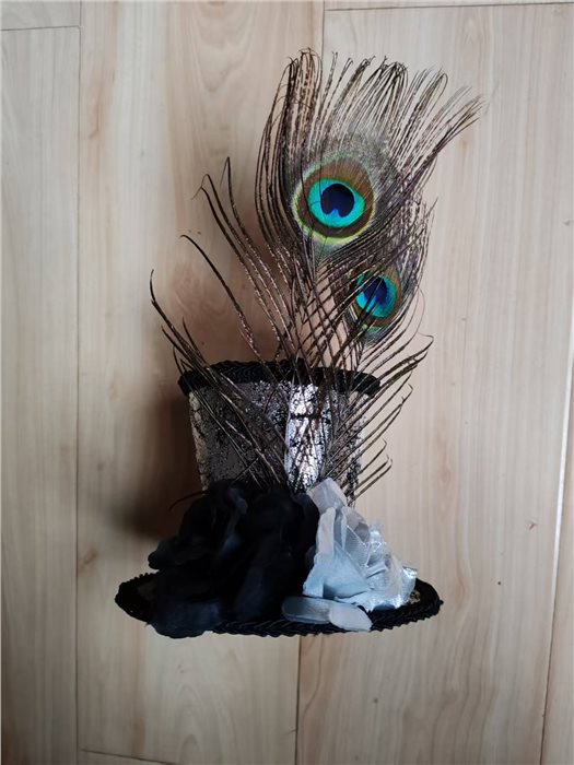 MINI SILVER TOP HAT WITH flower & feather