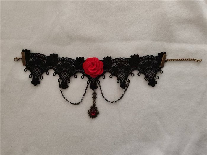 COLLAR WITH RED FLOWER